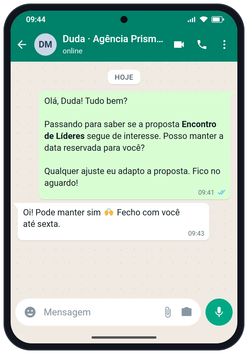 A mensagem de retorno no WhatsApp: Olá, Duda! Tudo bem? Passando para saber se a proposta Encontro de Líderes segue de interesse. Posso manter a data reservada para você? Qualquer ajuste eu adapto a proposta. Fico no aguardo! E a resposta do cliente: Oi! Pode manter sim. Fecho com você até sexta.